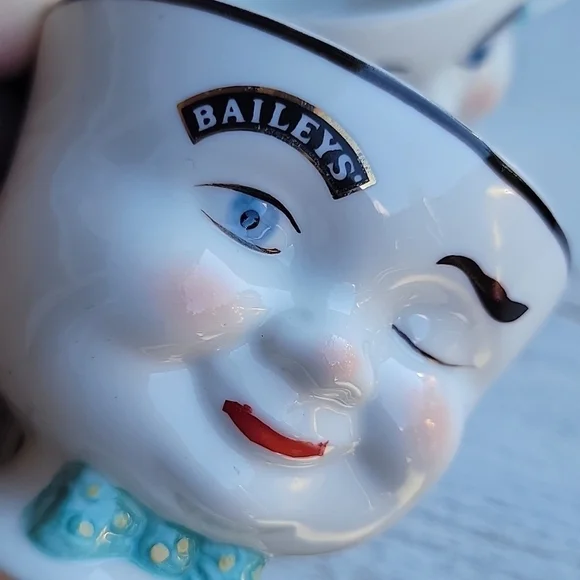 1996 Vintage Baileys Winking Mr & Mrs YUM Creamer & Sugar Dish - Picture 3 of 11